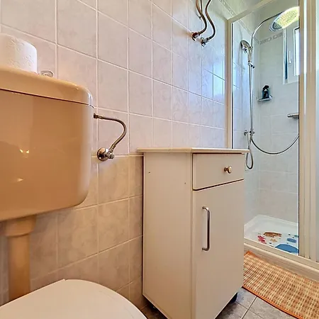 Apartamento Ivo-3 By Interhome